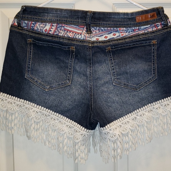 Super cute shorts - Picture 2 of 3